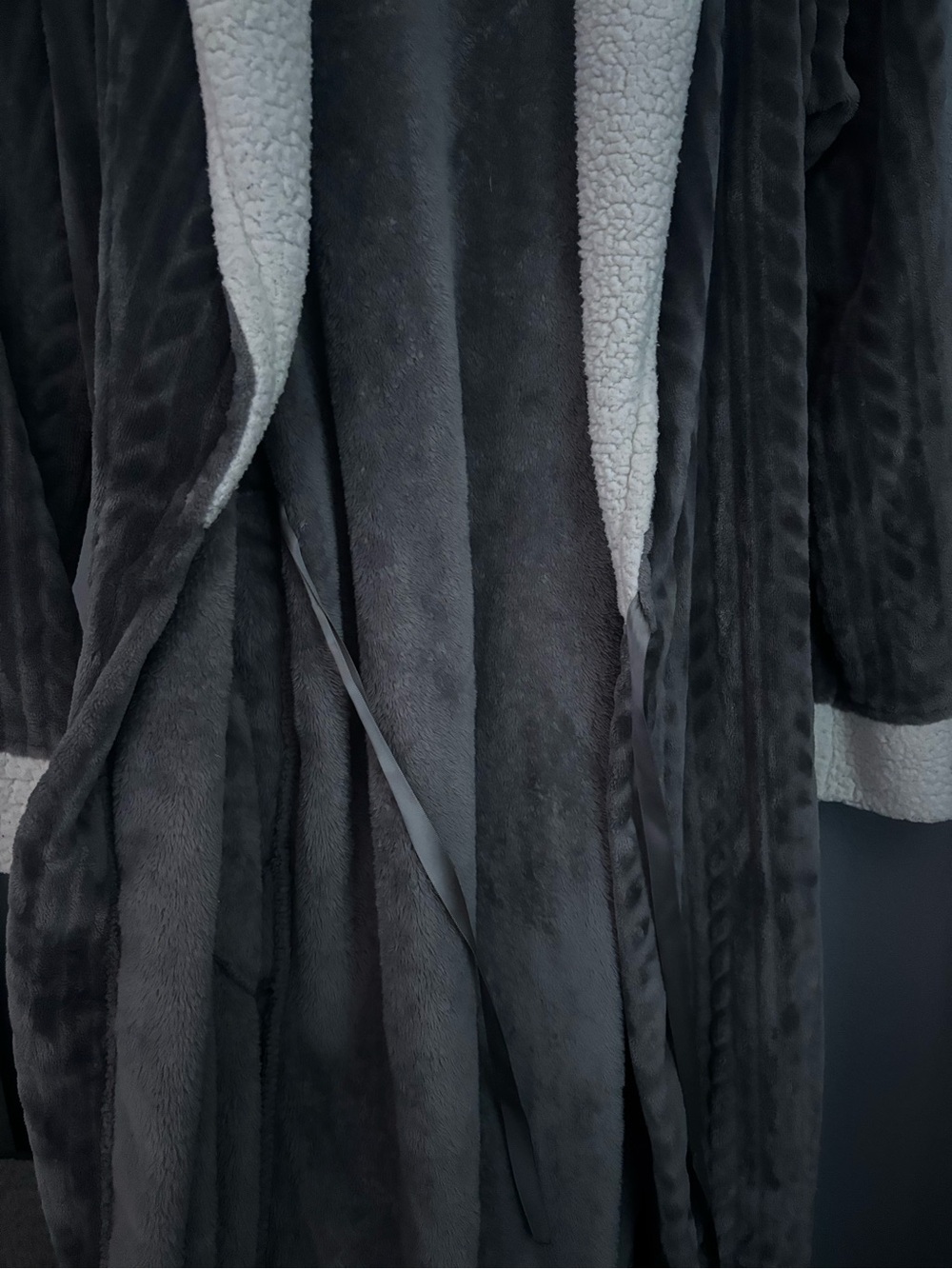 Liz Claiborne Gray Cable-Knit Shawl Robe with Cream Sherpa Trim - Picture 3 of 5
